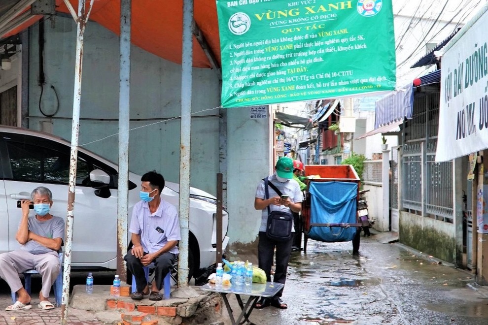 Những tình nguyện viên U70 ngày đêm bảo vệ vùng xanh ở Tây Đô - 2 Những tình nguyện viên U70 ngày đêm bảo vệ vùng xanh ở Tây Đô - 2