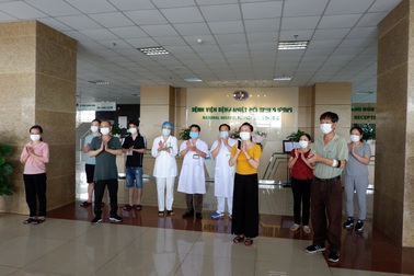 Thêm 8 ca mắc Covid-19 khỏi bệnh, trong đó có 1 bác sĩ bị lây nhiễm chéo