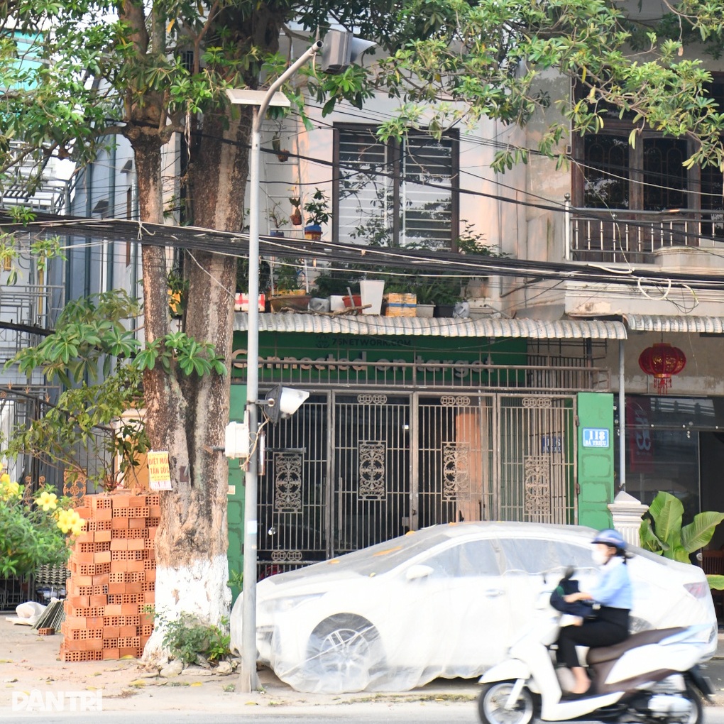 Vì sao ngôi nhà bị chiếm được đấu giá từ gần 4,1 tỷ còn hơn 2,3  tỷ đồng - 1