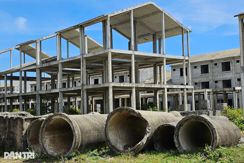 Loạt biệt thự, nhà liền kề trong dự án nghìn tỷ đồng bỏ hoang ở Quảng Nam - 5