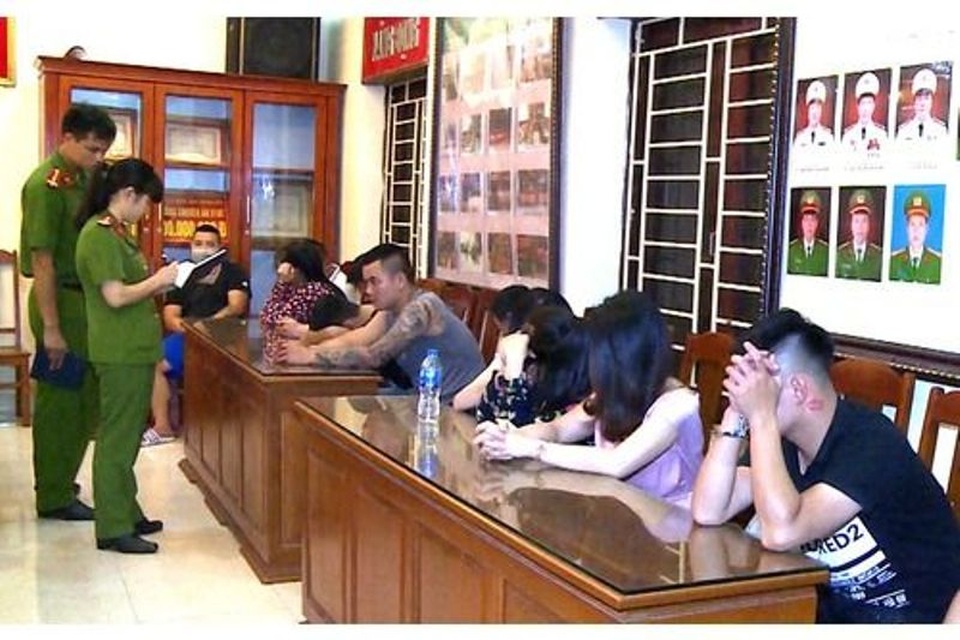 Tổ chức sử dụng ma túy để chia tay đi chấp hành án - 1 Tổ chức sử dụng ma túy để chia tay đi chấp hành án - 1