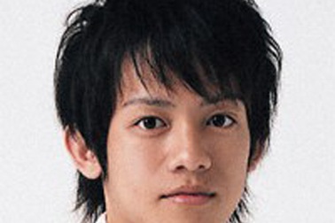 Một nam diễn viên Nhật chết trong xe hơi