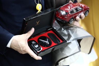 VinFast Lux - Chiếc ôtô Việt Nam đầu tiên xuất xưởng