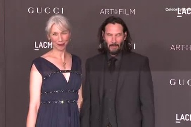 Keanu Reeves xuất hiện thân mật tại sự kiện với nữ nghệ sĩ Alexandra Grant