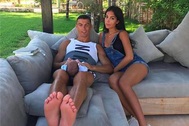 Nhờ người đẻ thuê, C.Ronaldo bị cựu Hoa hậu Mỹ lên án