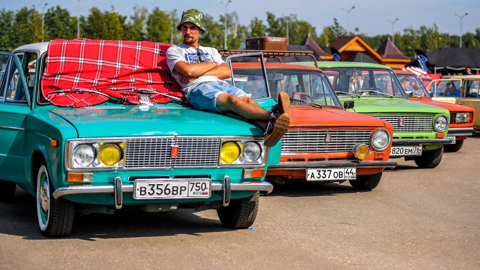 Vì sao nhiều người Nga vẫn mê xe Lada? - 1 Vì sao nhiều người Nga vẫn mê xe Lada? - 1