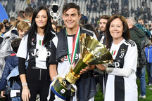 Nhan sắc quyến rũ của bạn gái tiền đạo Paulo Dybala