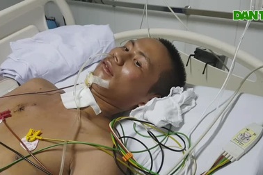 Ánh mắt khát sống của chàng trai 22 tuổi, bị đa chấn thương khi ngã từ tầng 5 xuống