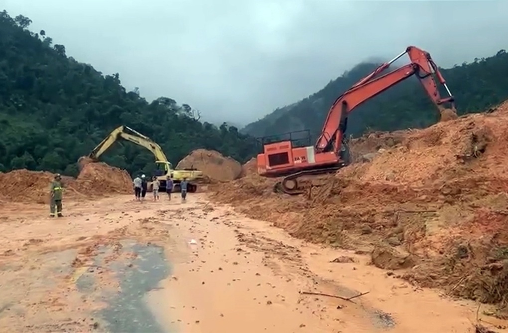 Thêm sự cố mới ở đỉnh đèo Khánh Lê trên quốc lộ nối Nha Trang - Đà Lạt - 2 Thêm sự cố mới ở đỉnh đèo Khánh Lê trên quốc lộ nối Nha Trang - Đà Lạt - 2