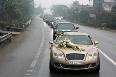 Dàn siêu xe đám cưới ở tỉnh nghèo 