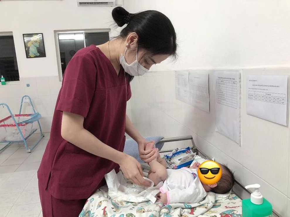 Nữ tiếp viên hàng không làm mẹ bất đắc dĩ và trải nghiệm mắc Covid-19 - 3 Nữ tiếp viên hàng không làm mẹ bất đắc dĩ và trải nghiệm mắc Covid-19 - 3