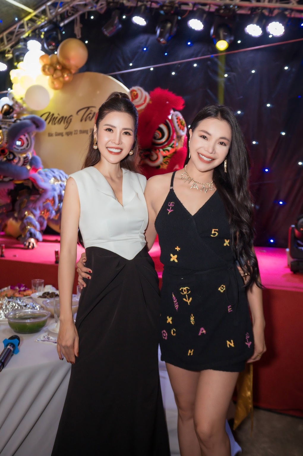 Ưng Hoàng Phúc và bà xã đến chia vui cùng Quế Vân - 6 Ưng Hoàng Phúc và bà xã đến chia vui cùng Quế Vân - 6