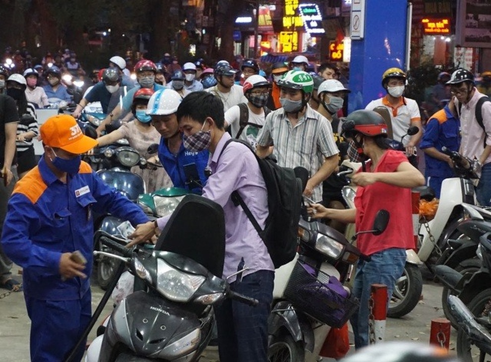 Giá xăng dầu đồng loạt tăng mạnh từ chiều nay - 1 Giá xăng dầu đồng loạt tăng mạnh từ chiều nay - 1