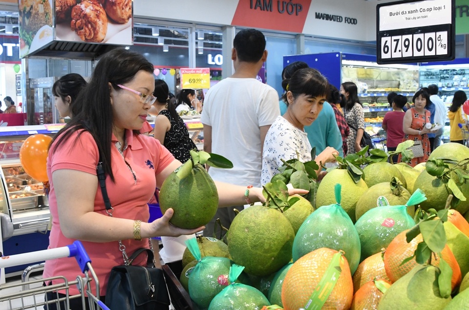 TPHCM: Người dân “rồng rắn” chờ tính tiền ở siêu thị trong ngày cao điểm Tết - 2 TPHCM: Người dân “rồng rắn” chờ tính tiền ở siêu thị trong ngày cao điểm Tết - 2