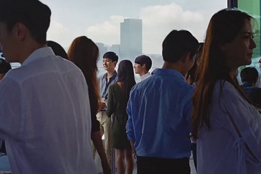 Video hé lộ tính năng zoom quang học và chụp ảnh xóa font trên Galaxy Note 8