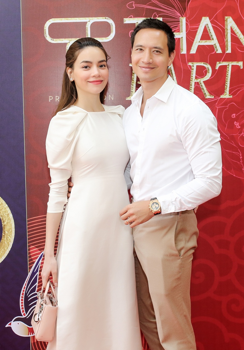 Hồ Ngọc Hà ngại ngùng khi hát lô tô cùng đoàn nghệ sĩ chuyên nghiệp - 2 Hồ Ngọc Hà ngại ngùng khi hát lô tô cùng đoàn nghệ sĩ chuyên nghiệp - 2