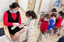 Tất bật đón học sinh mầm non trở lại trường sau gần một năm nghỉ vì dịch