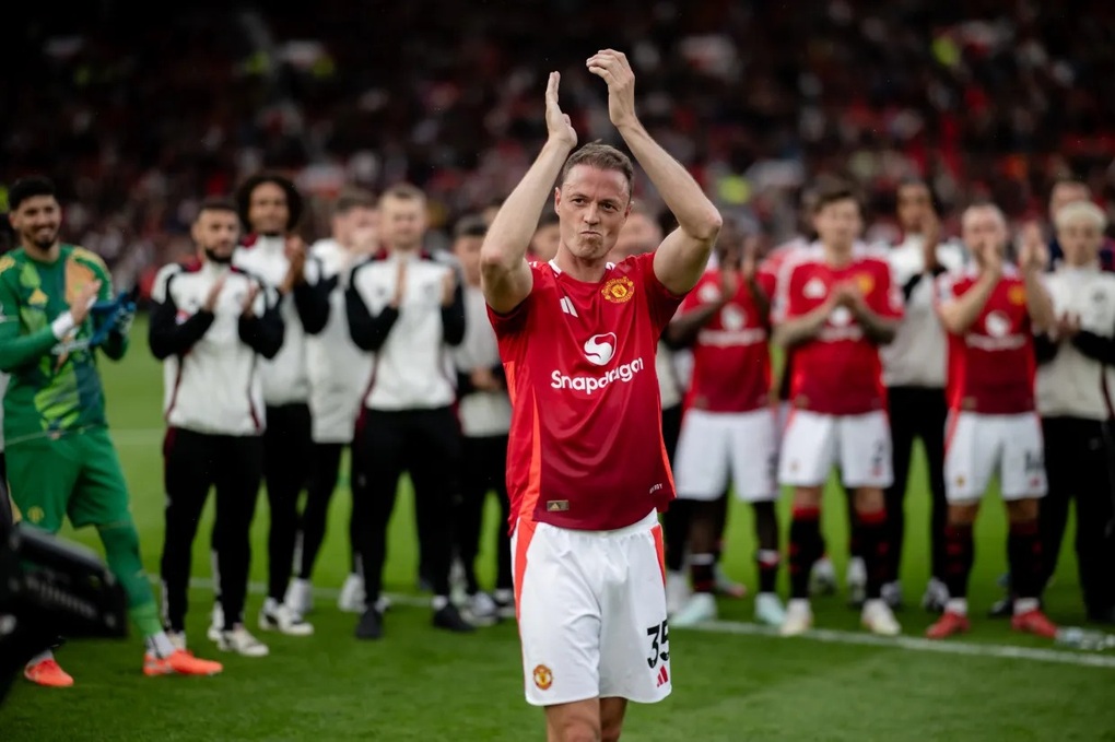 Man Utd និយាយលាតារា៣រូបផ្ដោតលើការត្រៀមខ្លួនសម្រាប់រដូវកាលថ្មី - ២ Man Utd chia tay 3 ngôi sao, dồn lực chuẩn bị cho mùa giải mới - 2