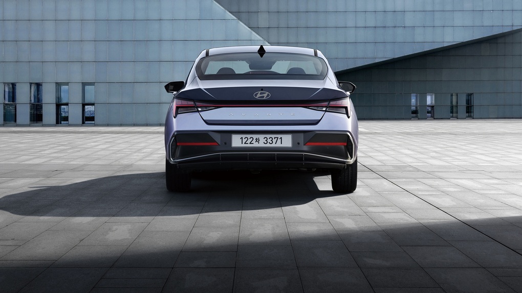 Hyundai Elantra 2024 có nhiều trang bị sẽ ghi điểm với khách Việt - 13 Hyundai Elantra 2024 có nhiều trang bị sẽ ghi điểm với khách Việt - 13