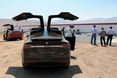 Vay 1,5 triệu USD từ gói cứu trợ Covid-19 để tậu xe sang, chơi chứng khoán