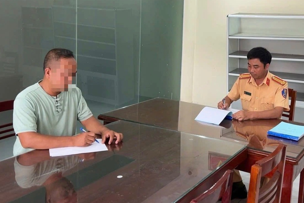 Người dân phản ánh tới Cục trưởng Cục CSGT, nam tài xế vi phạm bị xử phạt - 1 Người dân phản ánh tới Cục trưởng Cục CSGT, nam tài xế vi phạm bị xử phạt - 1