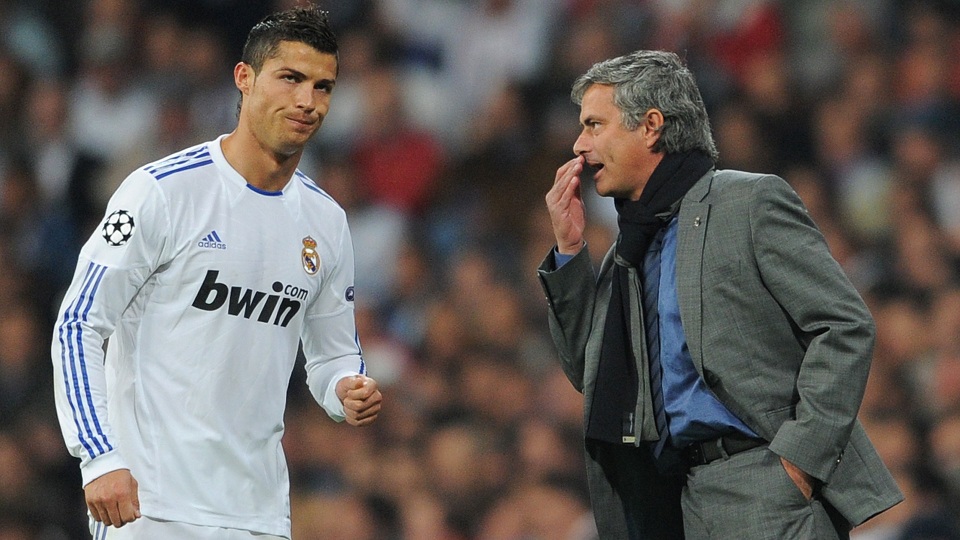 Choáng với số tiền lớn khủng khiếp HLV Mourinho nhận được khi bị sa thải - 4 Choáng với số tiền lớn khủng khiếp HLV Mourinho nhận được khi bị sa thải - 4