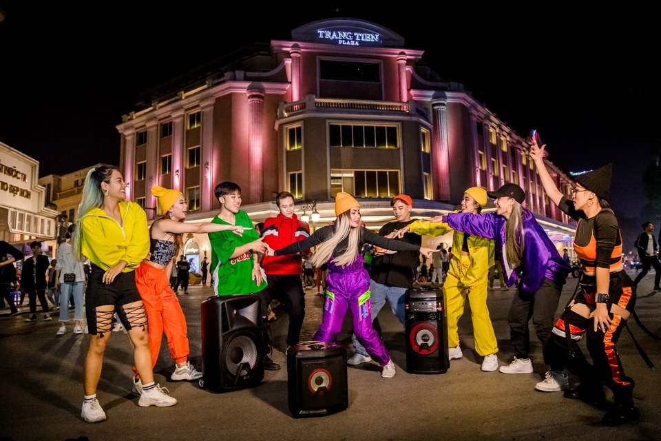 Touliver, Hanoi X-girls mách bạn thiết bị công nghệ “phải có” để vui hết mình trong mùa tiệc cuối năm - 5 Touliver, Hanoi X-girls mách bạn thiết bị công nghệ “phải có” để vui hết mình trong mùa tiệc cuối năm - 5