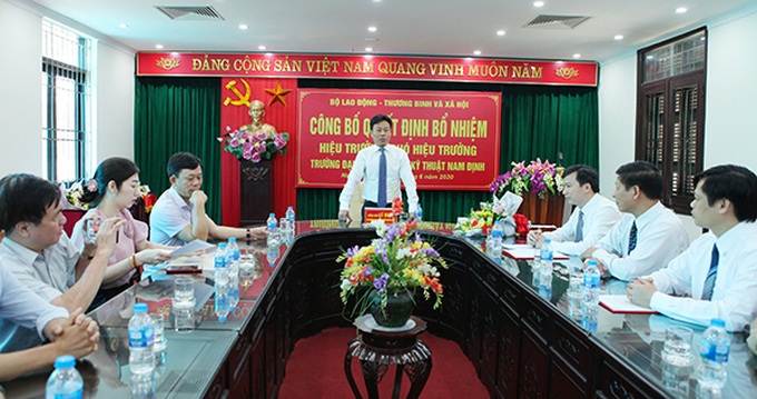 Công bố Quyết định bổ nhiệm Hiệu trưởng và Phó Hiệu trưởng Trường Đại học Sư phạm Kỹ thuật Nam Định - Ảnh 3. Công bố Quyết định bổ nhiệm Hiệu trưởng và Phó Hiệu trưởng Trường Đại học Sư phạm Kỹ thuật Nam Định - Ảnh 3.