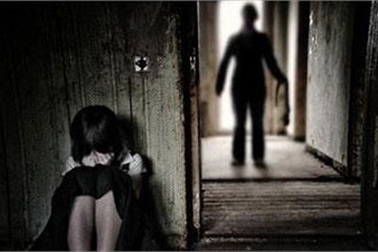 Hồi ức đau đớn của cậu bé từng bị lạm dụng tình dục ở bờ hồ