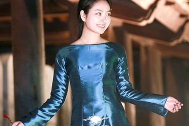Hoa hậu Ngọc Anh duyên dáng trong tà áo dài