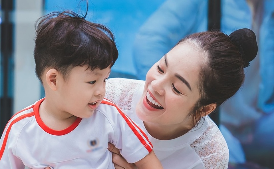 Dương Cẩm Lynh: “Trông con “thời Covid-19” - cái khó ló cái khôn” - 2 Dương Cẩm Lynh: “Trông con “thời Covid-19” - cái khó ló cái khôn” - 2