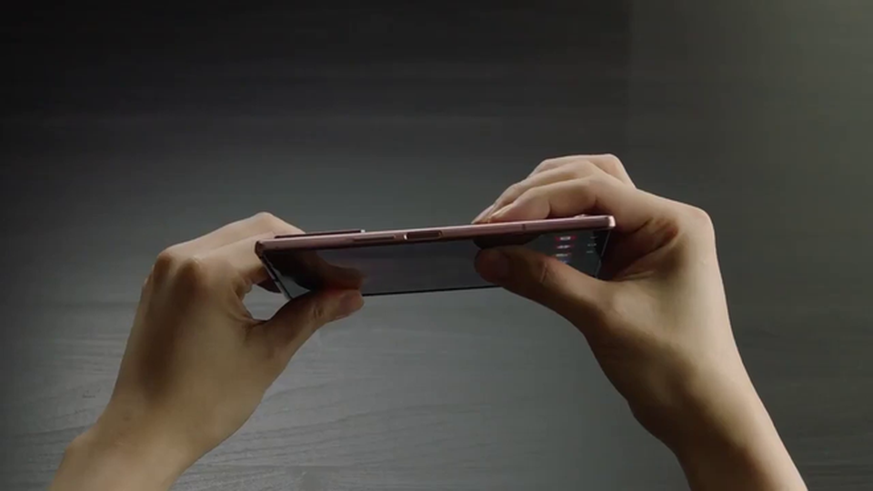 Galaxy Z Fold2 lộ video trên tay trước thềm ra mắt - 3 Galaxy Z Fold2 lộ video trên tay trước thềm ra mắt - 3