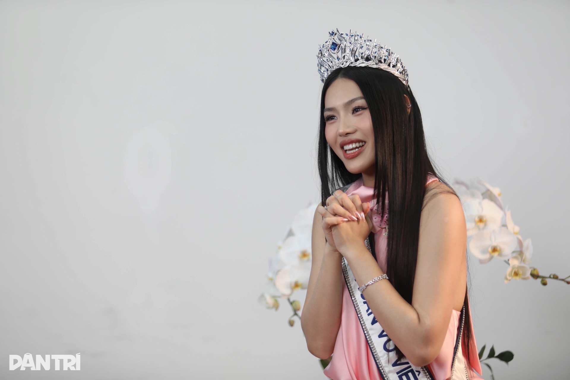 Á hậu Đỗ Cẩm Ly: Sắc vóc nóng bỏng, nói gì về việc trùng tên ca sĩ? - 1