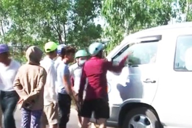 Vụ dân chặn xe đưa đón công nhân: Tạm giữ  3 đối tượng