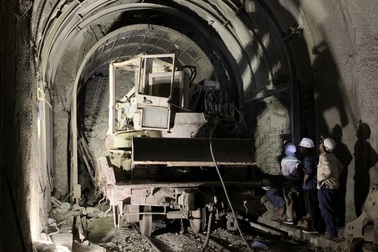 Hủy nhiều chuyến tàu sau vụ sạt lở hầm Chí Thạnh