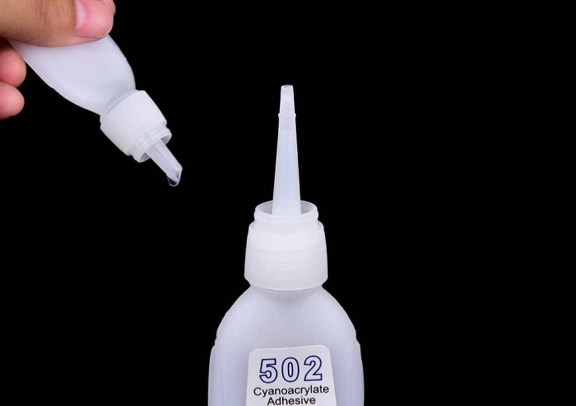 Bé trai 3 tuổi bị bỏng vùng kín vì dính keo 502 - 1 Bé trai 3 tuổi bị bỏng vùng kín vì dính keo 502 - 1