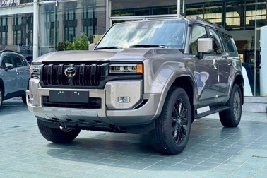 Land Cruiser 2024 "đội giá" nửa tỷ đồng vẫn không có xe giao ngay