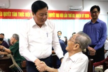 Lãnh đạo TP Cần Thơ thăm, tặng quà gia đình chính sách