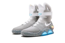 Đôi giày thể thao được bán đấu giá lên tới hơn 3,7 tỉ đồng