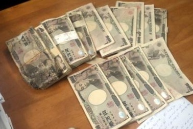 Còn lý do gì để giữ tiền của “tỷ phú ve chai”?