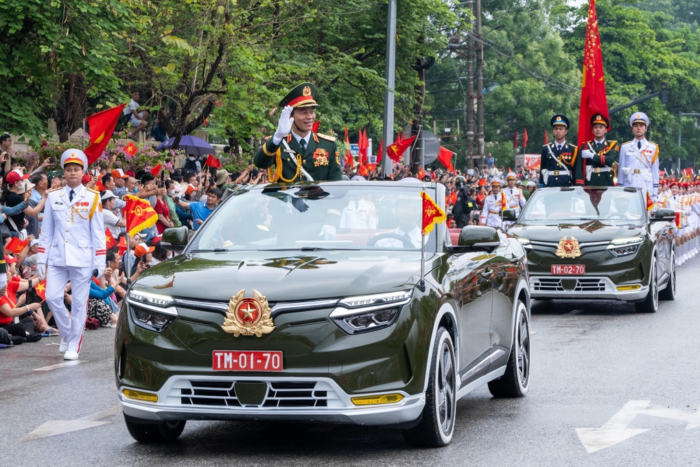Loạt xe mui trần nổi bật trong các sự kiện quốc gia trên toàn thế giới - 5 Loạt xe mui trần nổi bật trong các sự kiện quốc gia trên toàn thế giới - 5