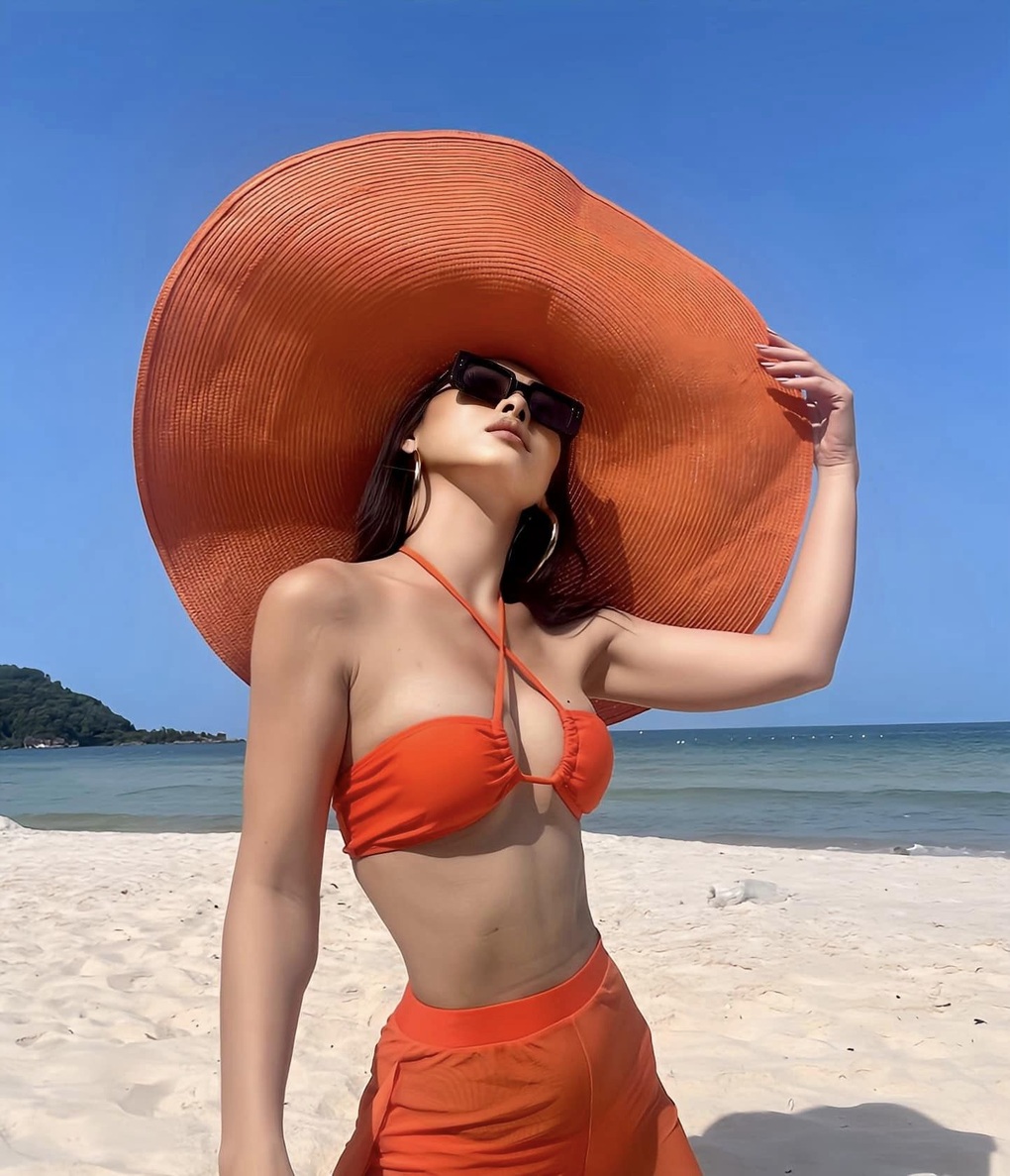 Siêu mẫu nội y Quỳnh Thy: Vòng eo 56cm tuổi 40, sống kín tiếng ở Mỹ - 1 Siêu mẫu nội y Quỳnh Thy: Vòng eo 56cm tuổi 40, sống kín tiếng ở Mỹ - 1