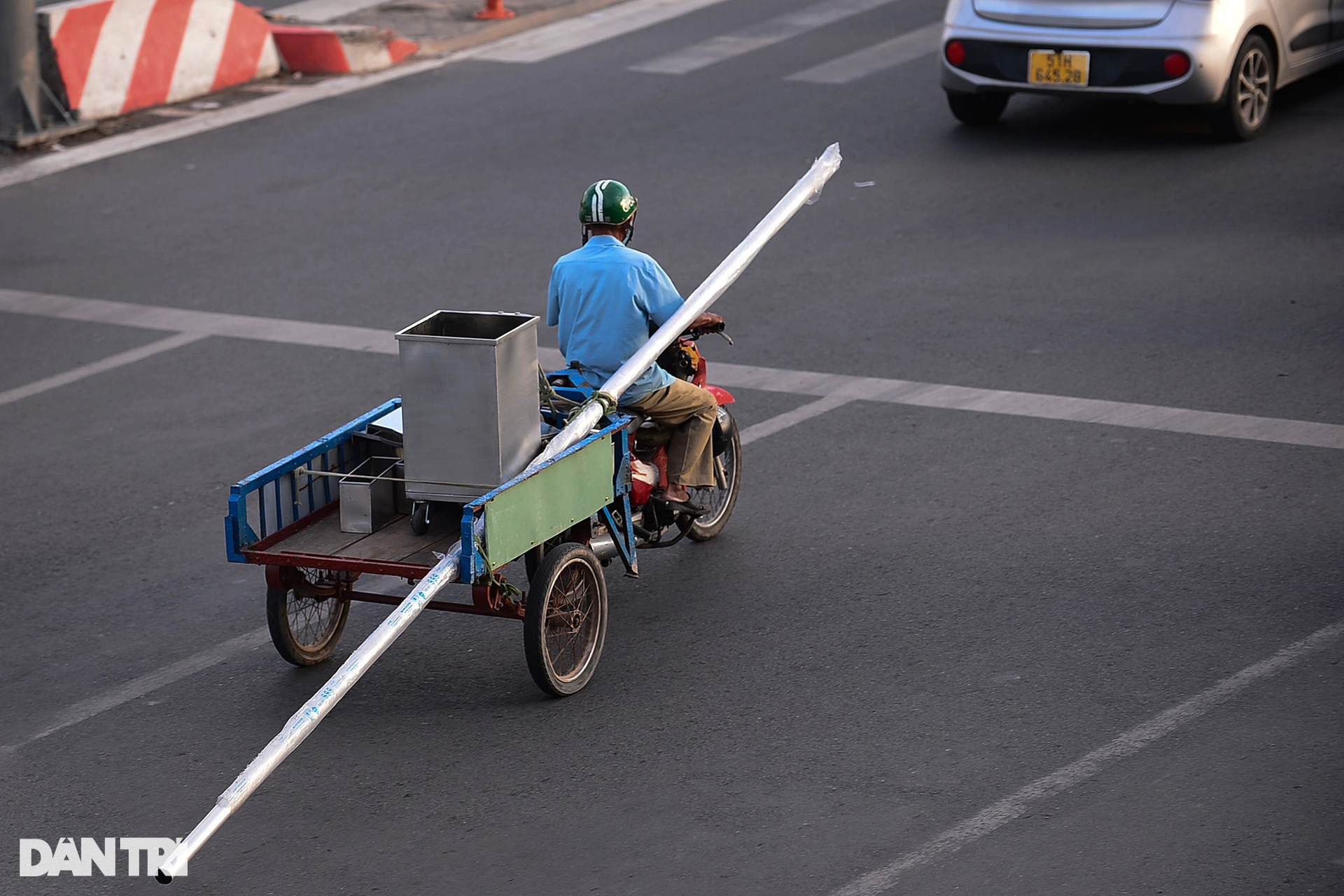 Muôn kiểu vi phạm giao thông tiềm ẩn tai nạn trên đường phố TPHCM - 6 Muôn kiểu vi phạm giao thông tiềm ẩn tai nạn trên đường phố TPHCM - 6