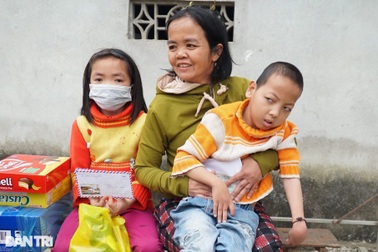 "Được mọi người giúp đỡ, Tết này mẹ con em sướng nhất rồi"