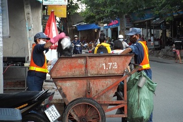 Kỷ luật 2 lãnh đạo vụ công nhân tố giám đốc nhận lương “khủng”