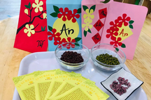 Tết này không lì xì bằng tiền nữa