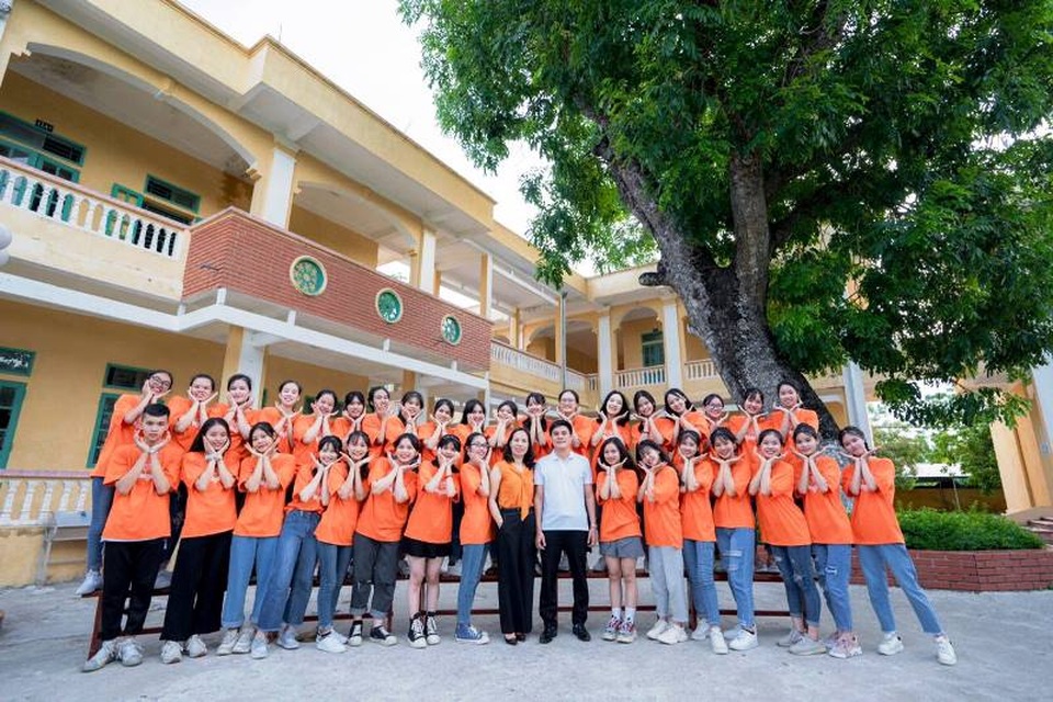 Nữ sinh Nam Định đạt điểm 10 môn Văn tốt nghiệp: Bài thi dài 12 trang giấy - 3 Nữ sinh Nam Định đạt điểm 10 môn Văn tốt nghiệp: Bài thi dài 12 trang giấy - 3