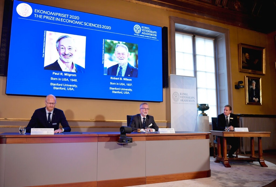 Nobel Kinh tế 2020 gọi tên hai nhà kinh tế Mỹ - 1 Nobel Kinh tế 2020 gọi tên hai nhà kinh tế Mỹ - 1