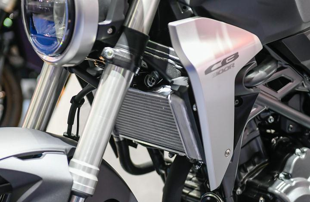 Honda SH 350i và những đối thủ 300cc ở phân khúc dưới 150 triệu đồng - 9 Honda SH 350i và những đối thủ 300cc ở phân khúc dưới 150 triệu đồng - 9