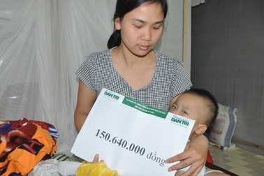 Bạn đọc giúp gia đình có "2 con bại não, 1 con bị ô tô đâm" hơn 150 triệu đồng